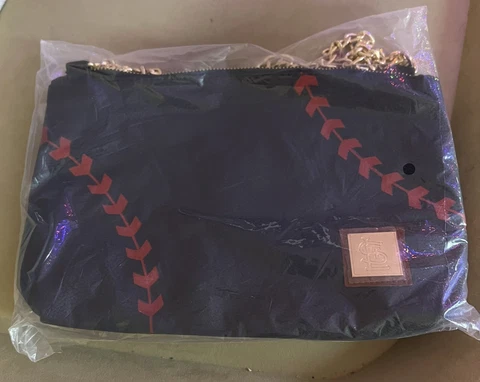 ST LOUIS CARDINALS PURSE 2022 EDITION SGA 5/14/22 NEW IN PLASTIC PACKAGING Cover
