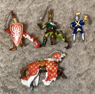 Figuras Papo Caballeros y Caballos Medievales Figuras de Acción De Colección Lote de 4 Ediciones Foto 1 de 4