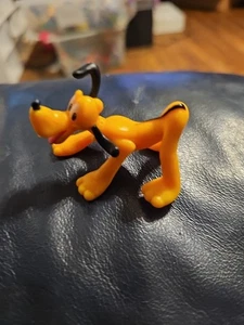 Figura de juguete de perro Plutón Disney Mickey - 2 pulgadas - Imagen 1 de 9