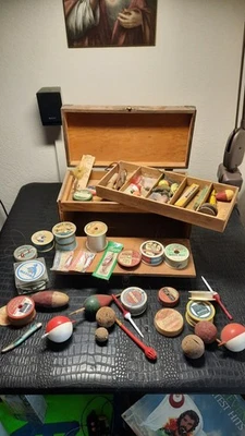 Caja de aparejos Semco vintage con apestos y señuelos de línea Foto 1 de 4