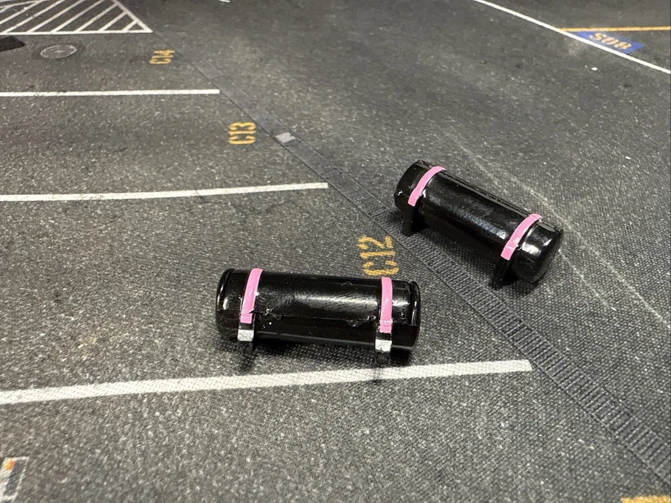 PIEZAS 1/64 DCP NEGRO Y ROSA PETERBILT 359/379/389 TANQUES DE COMBUSTIBLE Foto 1 de 3