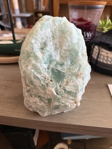 Schöner schwerer grüner Fluorit Kristall - Bild 1 von 4