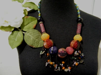 COLLAR GARGANTILLA ÚNICO HECHO A MANO COLORIDO CUENTAS 20" Foto 1 de 3