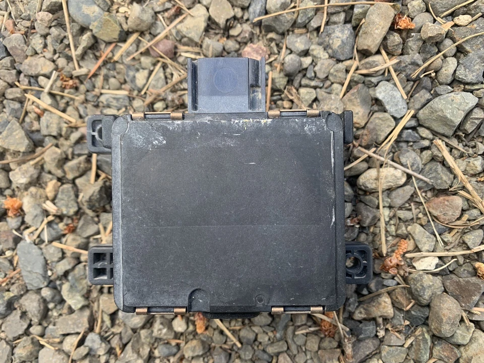 KIA RIO/STONIC CRUISE CONTROL DISTANCE RADAR SENSOR OEM: H8956-50011 - Image 1 of 2