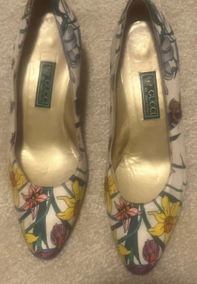 Zapatos de salón vintage Gucci de tela floral de tacón medio talla 36 B Foto 1 de 4