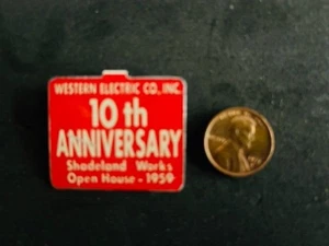 Vintage 1959 Western Electric Co. 10th Anniversary Shadeland Works Red Pin - Bild 1 von 3