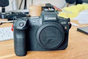 Canon EOS R 30,3MP Spiegellose Vollformatkamera - Schwarz (Nur Gehäuse) - Bild 1 von 4