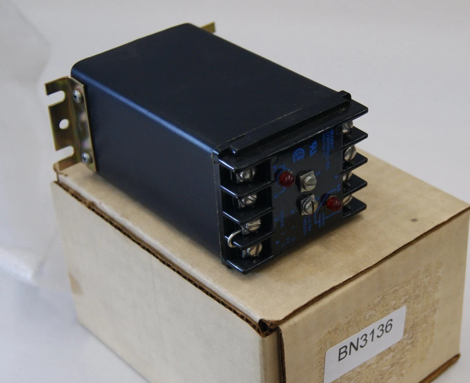 Nuevo REGENT CONTROLES TM2201 TEMPORIZADOR ESTADO SÓLIDO NUEVO EN CAJA, BN3136 Foto 1 de 2