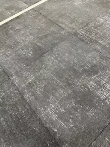 Alfombra EGE ReForm Construcción Hormigón Negro Cálido 96x96cm Auslegware 180 - Imagen 1 de 3