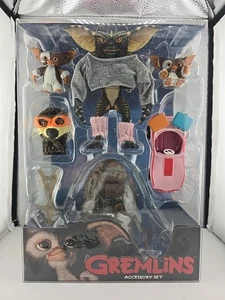 NECA Zubehör Gremlins Film Zubehörpaket Gizmo in Barbie Dreamvette Cocoon - Bild 1 von 6