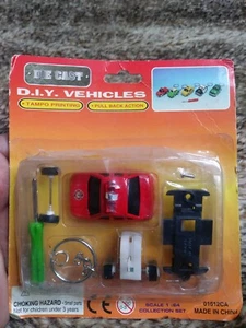 Vintage Diecast D.I.Y. Fahrzeuge Rückzug Aktion Feuerwehr Schlüsselanhänger Auto 1:63 - NEU - Bild 1 von 4