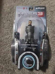 Mass Effect 3 Series 1 Commander Shepard Collector Action Figure BioWare EA NEW - Picture 1 of 7