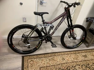 Kona 2006 Stinky Custom DH Racer. Very Nice Low Miles Always Stored Inside. - Picture 1 of 7