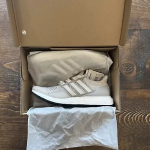 Adidas UltraBoost gesso - crema - taglia 10 UK/10,5 USA - nuovissime con scatola beige - Foto 1 di 5