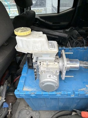 2021-2025 Jeep Wrangler ABS Anti Lock Brake Pump Module Reservoir Unit 1600 OEM - Image 1 of 4