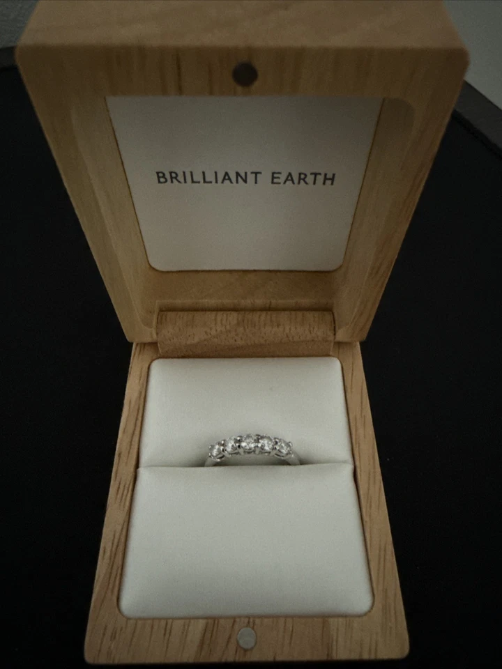 18K 白金经典五宝石钻石戒指 (1/2 克拉 tw.) Lab Grown — 第 1/4 张图片