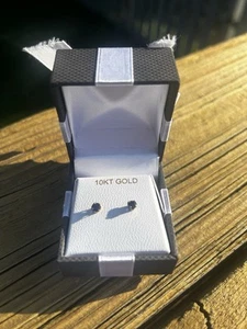 NEU 10K GELBGOLD 4MM OHRSTECKER LABORGEFERTIGT BLAUER SAPHIR 14K GOLD OHRHÄNGER - Bild 1 von 6
