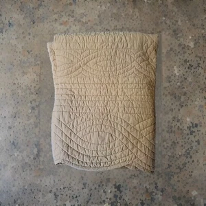 Pottery Barn Heirloom Scallop Quilt FULL/QUEEN Harvest Gold 92" X 88"  - Picture 1 of 3