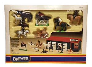 Breyer Cavallo Stabile Pino Lodge Equitazione Scuola UK #9900 1986 NUOVO - Foto 1 di 8