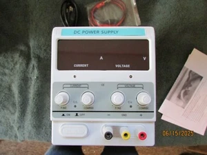 regulated dc power supply 0-30 volts 0-10 amps - Bild 1 von 7
