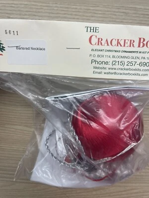 The Cracker Box TAUSCHHALSKETTE rot & Perlen Weihnachtsschmuck Set versiegelt - Bild 1 von 4