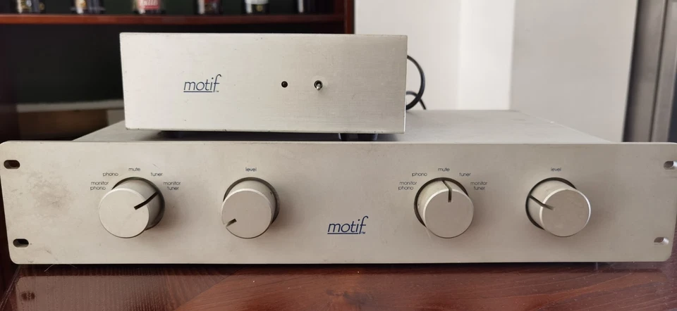 CONRAD JOHNSON MOTIF MC7 preamplificatore dual mono - Immagine 1 di 3