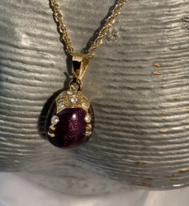 Vintage Avon lila Emaille Strass Ei Anhänger - Bild 1 von 6