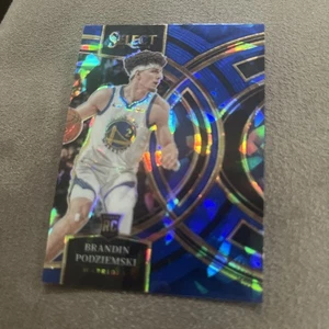 Rc Brandin Podziemski #104 2023-24 Panini Seleziona Blu Cracked Ice Prizms - Foto 1 di 1