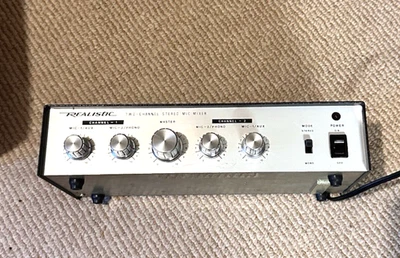Mezclador de micrófono estéreo de dos canales Realistic 33-1057 de colección enciende radio Shack Foto 1 de 4