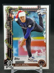 Sombrero de Santa Topps Holiday Tarik Skubal 2025 variación de imagen SP Detroit Tigers #H74 - Imagen 1 de 2