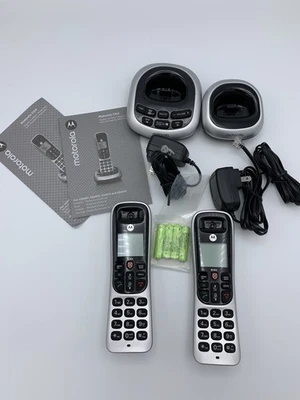 Motorola Digital Cordless Answering Phone System Base and 2 Handsets CD4012  - Image 1 of 4