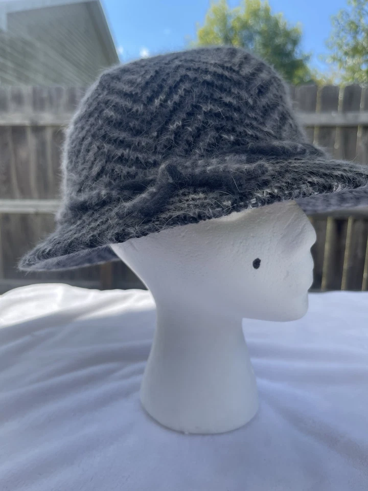 Kangol Design Hat Woman Made In England Size Small Squiggles 2501 Chevron Gray - Image 1 of 4