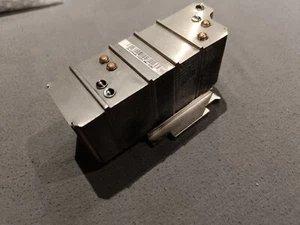 DISSIPATEUR THERMIQUE PROCESSEUR DELL POWEREDGE 2950 CN-0GF449-73304-6B6-01R6 - Photo 1/3