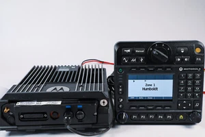 Motorola APX7500 110 Watt VHF - 7/800 P25 mobile HP 4 Algos AES-256 w/O9 Head - Picture 1 of 5