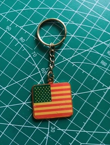 Vintage American Flag Keychain With Veterans Of Foreign Wars Emblem - Picture 1 of 5