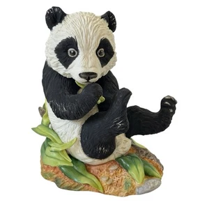 BOEHM 7.5" Baby Panda eating Bamboo #20137 Figurine England Porcelain - Imagen 1 de 7