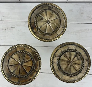 3 grandi 4" rotondi incisi vintage cassetto tenda cravatta schienale tono oro leggeri MCM - Foto 1 di 12