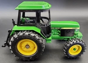 Maßstab 1:32 Diecast ERTL John Deere 3350 Utility Tractor Druckguss Sammlerstück - Bild 1 von 10