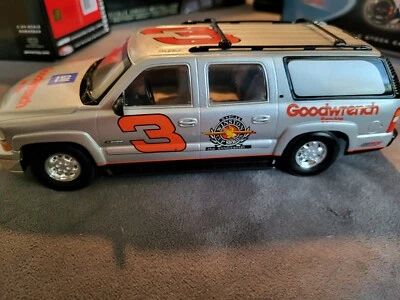 Chevy Suburban 2003 Dale Earnhardt #3 GM Goodwrench plateado 25 aniversario NUEVO Foto 1 de 4