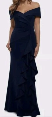 Vestido elástico XSCAPE Midnight Navy Ava fora do ombro com babado lateral crepe mergulho 4 - Imagem 1 de 4