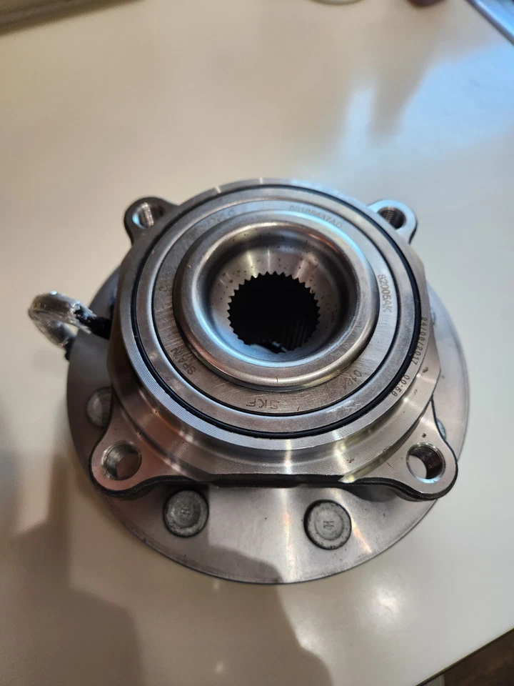 Conjunto de cojinete de cubo de rueda delantera SKF BR930553 RAM 2013-2018 Foto 1 de 4