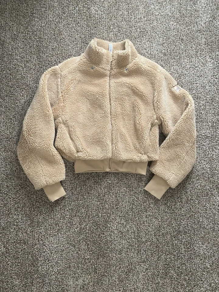 Chaqueta Sherpa Al Yoga Foxy SIN SUDADERA CON CAPUCHA Camel Talla Pequeña Foto 1 de 4