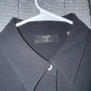 Tahari - schwarzes Hemd mit Knopfleiste - neu mit Etikett - - Bild 1 von 7