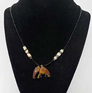 Handgeschnitzter Holz Tier Anhänger Halskette mit schwarzen Glasperlen Boho Elefant - Bild 1 von 5