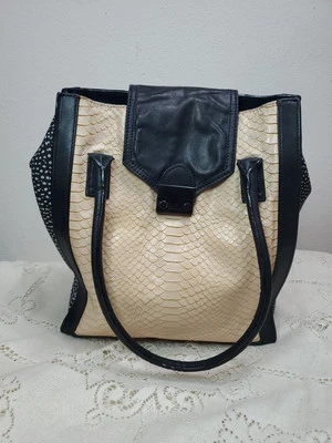 Bolso LOEFFLER RANDALL WORK TOTE CUERO SERPIENTE EN RELIEVE LUNARES NEGRO TOSTADO Foto 1 de 4