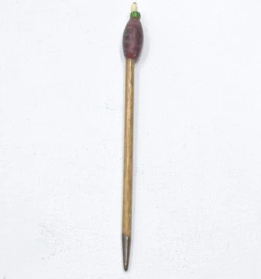 Африканская деревянная палочка для волос с красными перьями - Изображение 1 из 2