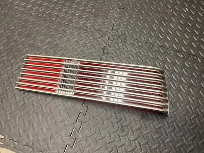 Lente de luz trasera derecha para pasajero Mercury CAPRI 1979-1982 D9ZB-13440-AE NOS Foto 1 de 4