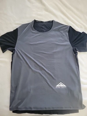 Nike Men's Trail Dri-FIT Rise 365 Short Sleeve  Sz: Medium DM4646 010 black grey - Image 1 of 3