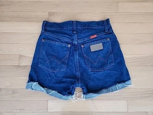 Wrangler Classic Denim Jean Shorts Cut Off Frayed Hem Cowgirl Western Size 7/30 - Picture 1 of 12