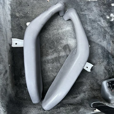 Toyota Sequoia 2001-2007 gris puerta delantera derecha e izquierda reposabrazos Handel OEM Foto 1 de 4